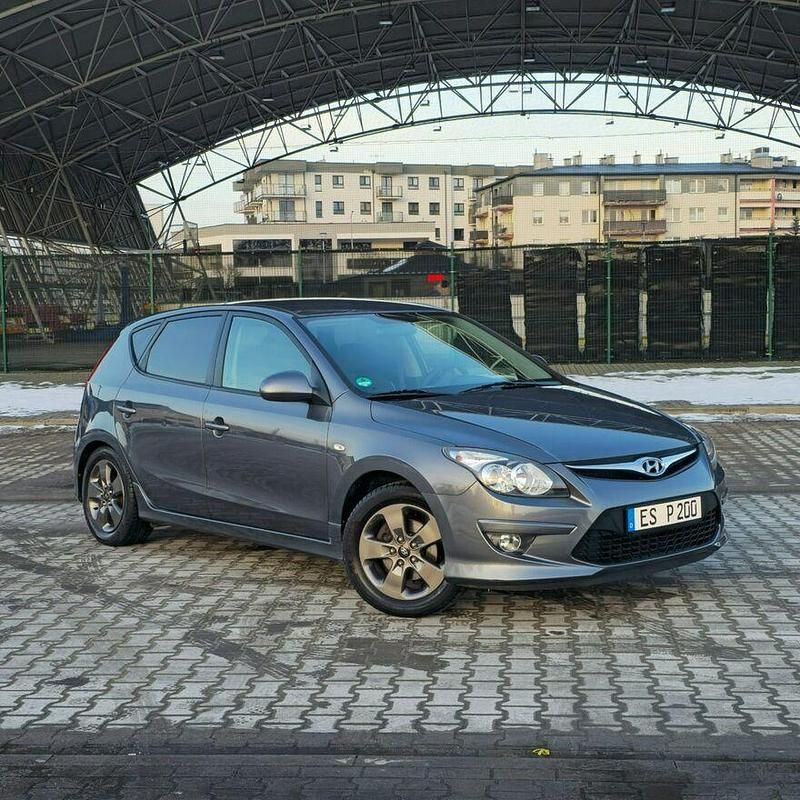 Używany Hyundai i30 Classic 109 KM (80 kW) 2010 Szary Hatchback