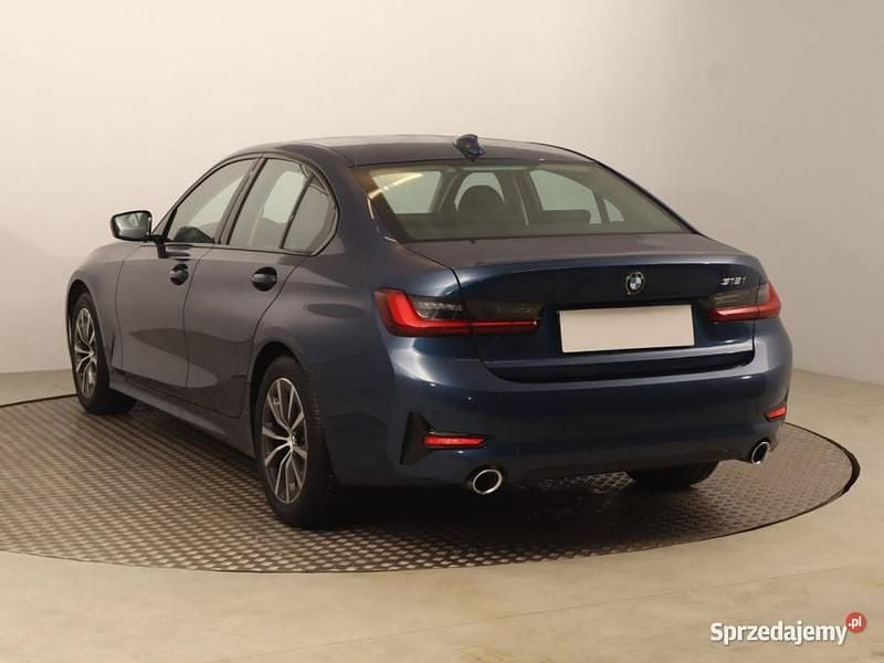Używany BMW 318 156 KM (114 kW) 2021 Niebieski Sedan/Limuzyna
