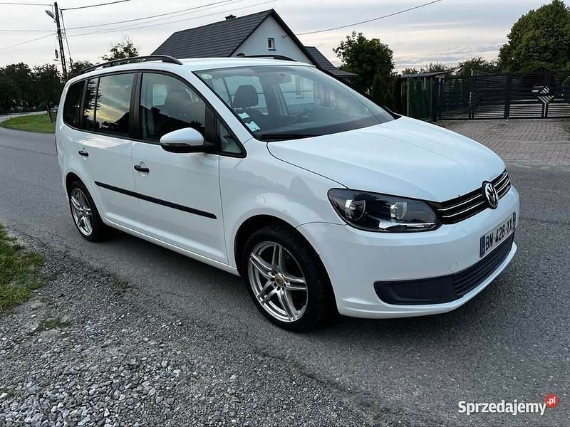 Biały Używany 2010 VW Touran Minivan | 26 900 zł (Uczciwa cena) - Obraz 1/4