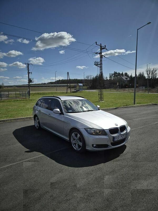 Srebrny Używany 2011 BMW 320 Kombi | 13 500 zł (Super Cena) - Obraz 1/4
