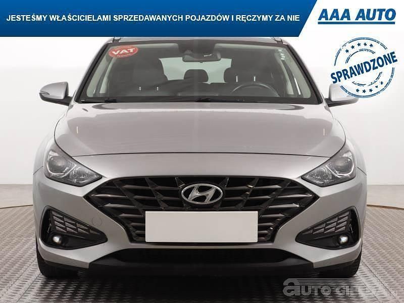 Używany Hyundai i30 120 KM (88 kW) 2022 Srebrny
