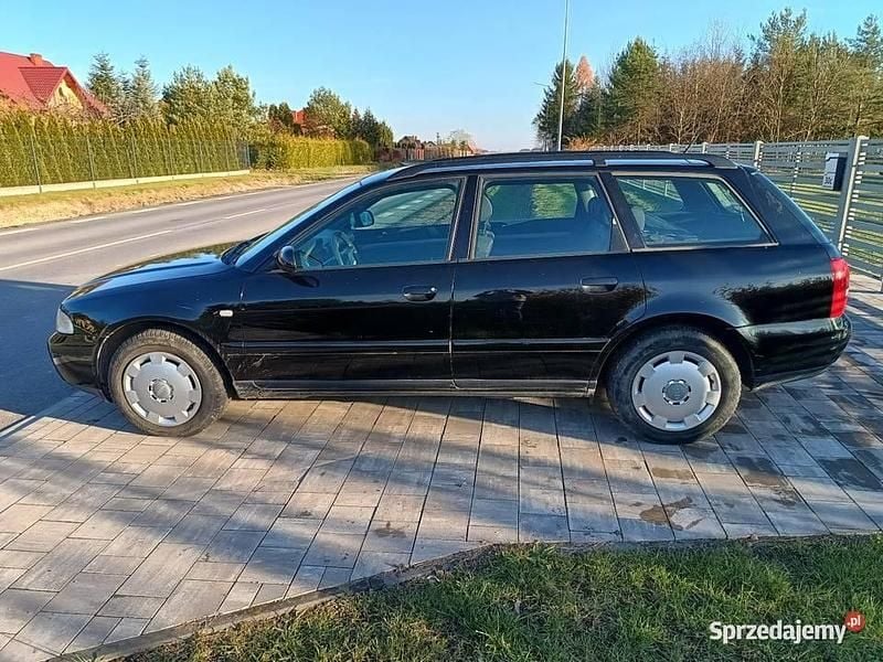 Czarny Używany 2000 Audi A4 Kombi | 4200 zł (Uczciwa cena) - Obraz 1/4