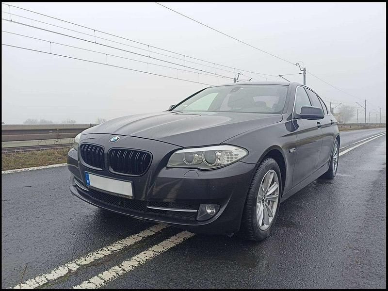 Czarny (metalik) Używany 2011 BMW 525 Sedan/Limuzyna | 38 888 zł - Obraz 1/4