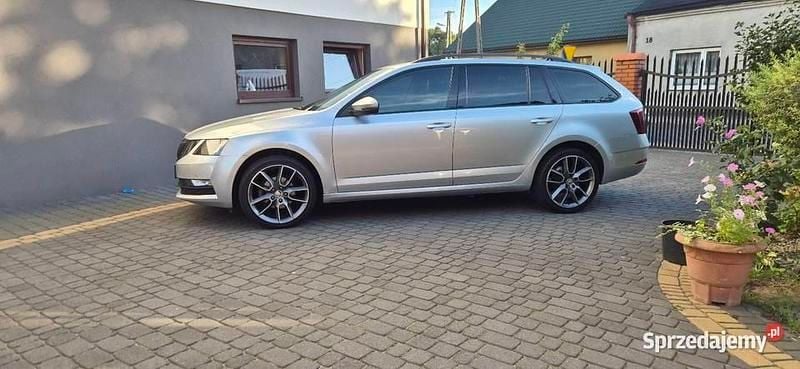 Srebrny Używany 2020 Skoda Octavia Kombi | 44 900 zł (Dobra cena) - Obraz 1/4