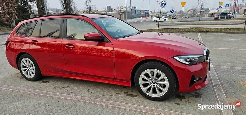 Używany BMW 320 190 KM (139 kW) 2022 Czerwony Kombi