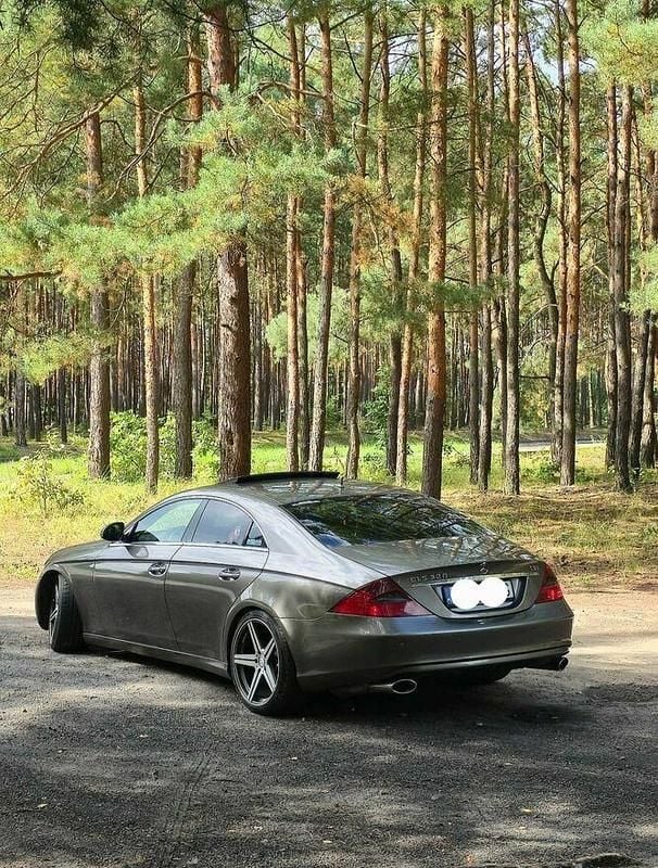 Brązowobeżowy Używany 2006 Mercedes CLS320 AMG Coupe | 37 500 zł - Obraz 1/3