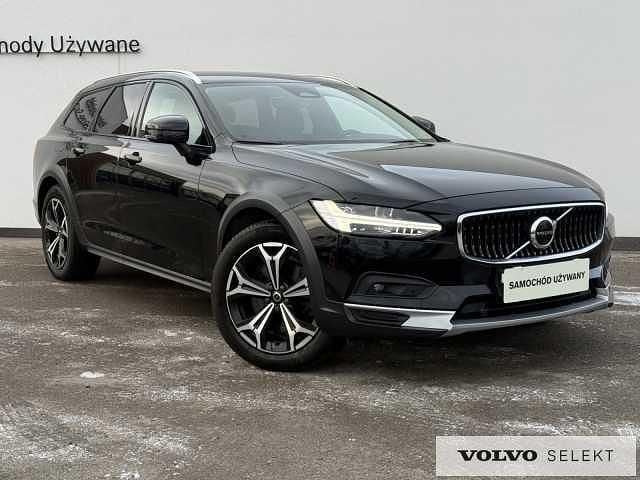 Używany Volvo V90 CC 197 KM (144 kW) 2022 Czarny Kombi