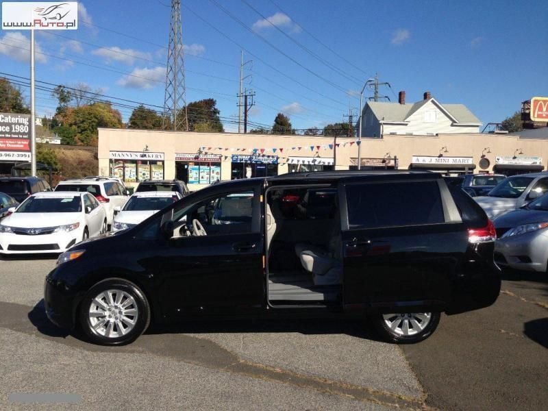 Używany Toyota Sienna 266 KM (195 kW) 2013 Czarny Minivan