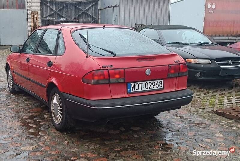 Czerwony Używany 1993 Saab 900 Hatchback | 3697 zł - Obraz 1/4