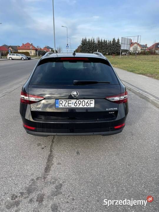 Czarny Używany 2018 Skoda Superb Premium Edition Kombi | 86 950 zł (Dość drogi) - Obraz 1/4