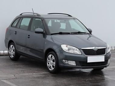 Szary Używany 2011 Skoda Fabia Kombi | 9999 zł - Obraz 1/4