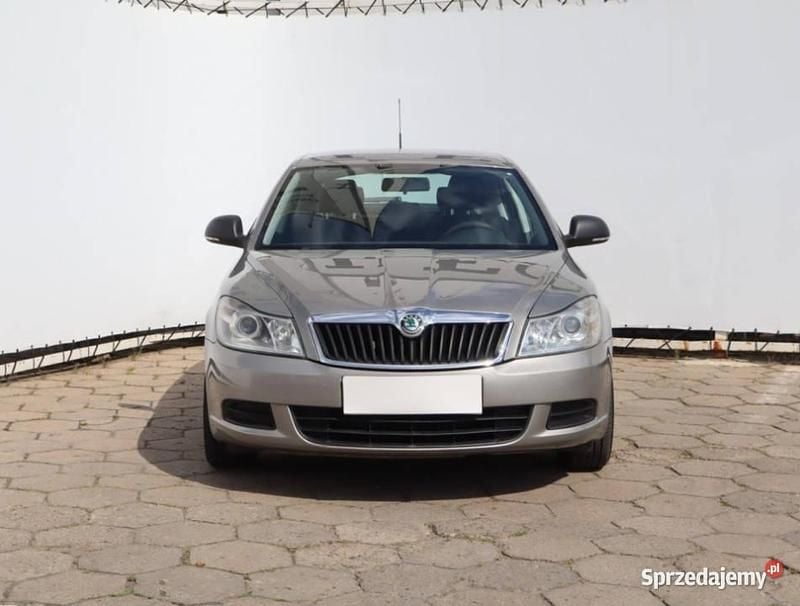 Beżowy Używany 2009 Skoda Octavia Hatchback | 18 999 zł (Uczciwa cena) - Obraz 1/4