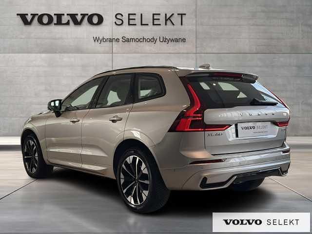 Używany Volvo XC60 250 KM (183 kW) 2026 Szary SUV