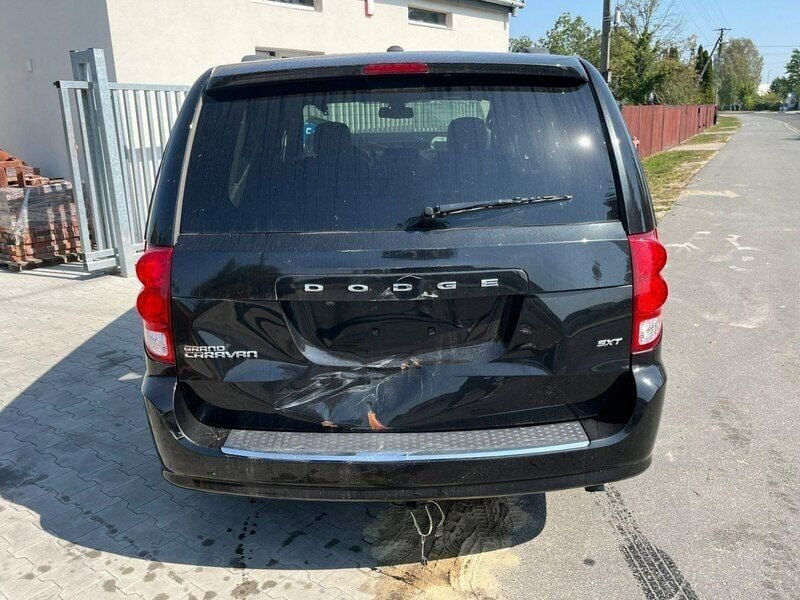 Czarny (metalik) Używany 2020 Dodge Grand Caravan Minivan | 39 900 zł - Obraz 1/4
