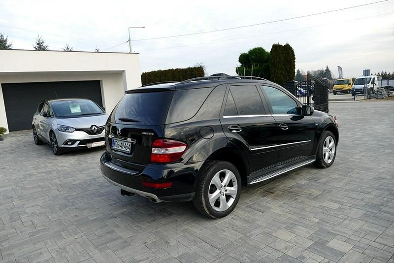 Używany Mercedes ML350 210 KM (154 kW) 2010 Czarny (metalik) SUV