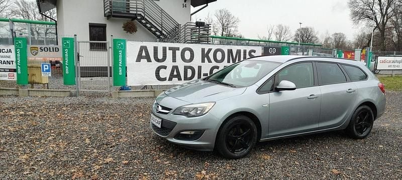 Niebieski jasny (metalik) Używany 2015 Opel Astra Kombi | 24 900 zł (Dobra cena) - Obraz 1/4