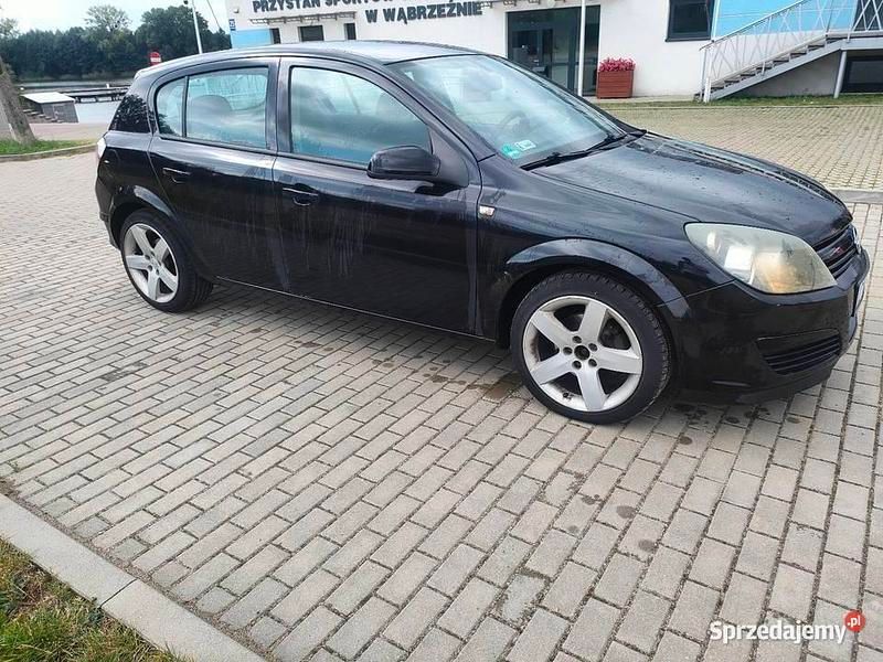 Czarny Używany 2004 Opel Astra Hatchback | 7300 zł (Uczciwa cena) - Obraz 1/4