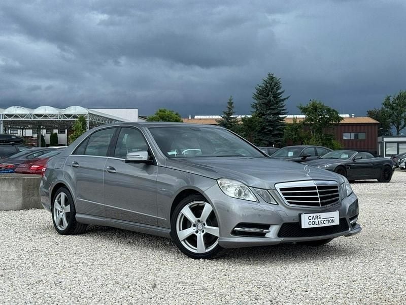 Używany Mercedes E350 306 KM (225 kW) 2012 Srebrny (metalik) Sedan/Limuzyna