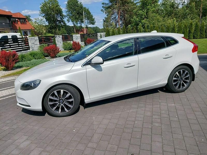 Używany Volvo V40 150 KM (110 kW) 2014 Biały Kombi
