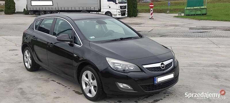 Czarny Używany 2011 Opel Astra Sport Hatchback | 25 900 zł (Uczciwa cena) - Obraz 1/4