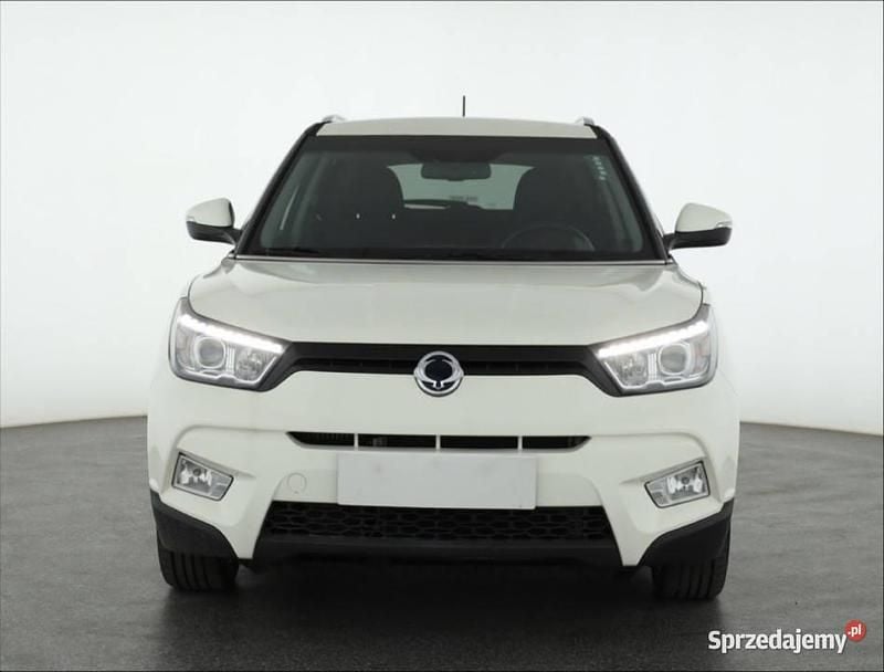Biały Używany 2015 Ssangyong / KGM Tivoli SUV | 32 499 zł (Uczciwa cena) - Obraz 1/4