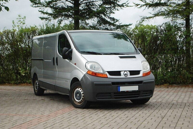 Srebrny Używany 2002 Renault Trafic Van | 17 900 zł (Uczciwa cena) - Obraz 1/4