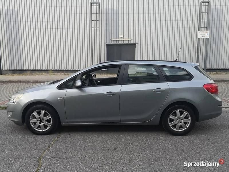 Srebrny Używany 2012 Opel Astra Kombi | 12 500 zł (Dobra cena) - Obraz 1/4