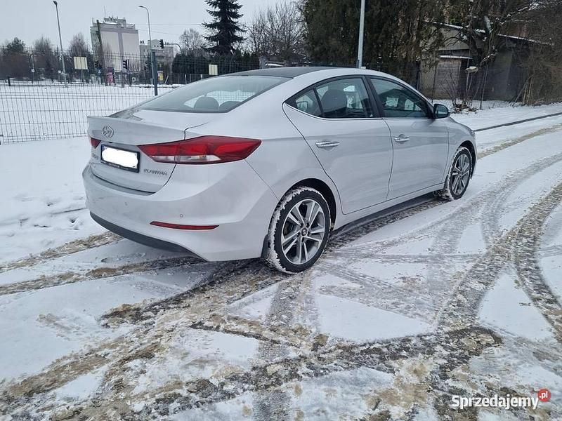 Używany Hyundai Elantra 2017 Srebrny Sedan/Limuzyna