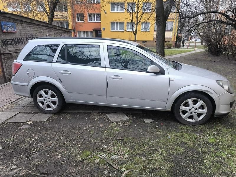 Srebrny Używany 2006 Opel Astra Kombi | 5000 zł (Dobra cena) - Obraz 1/4