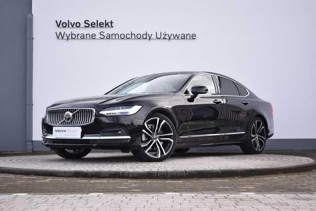 Używany Volvo S90 250 KM (183 kW) 2024 Czarny Sedan/Limuzyna