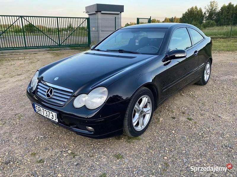 Używany Mercedes C180 2002 Czarny Coupe