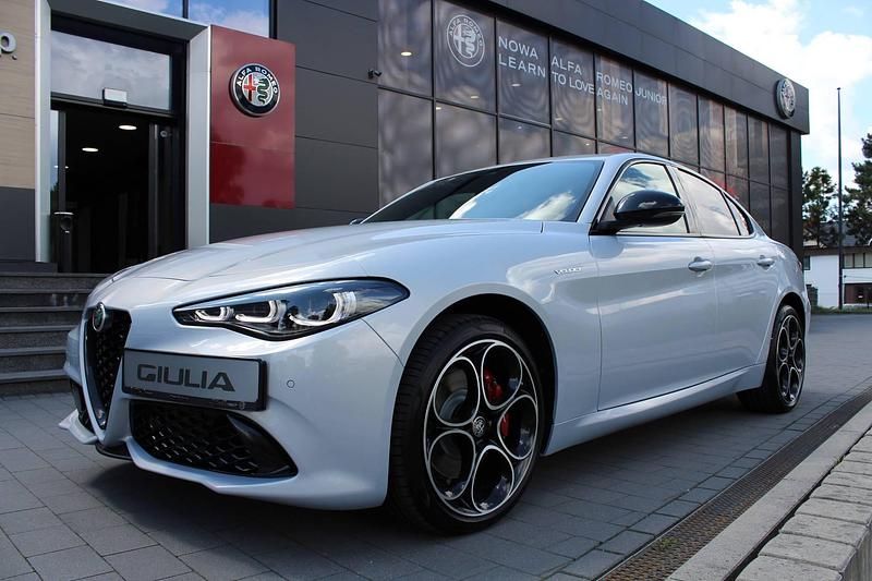 Lakier metalizowany biały moonlight grey Nowe 2025 Alfa Romeo Giulia Veloce Sedan/Limuzyna | 217 900 zł - Obraz 1/4
