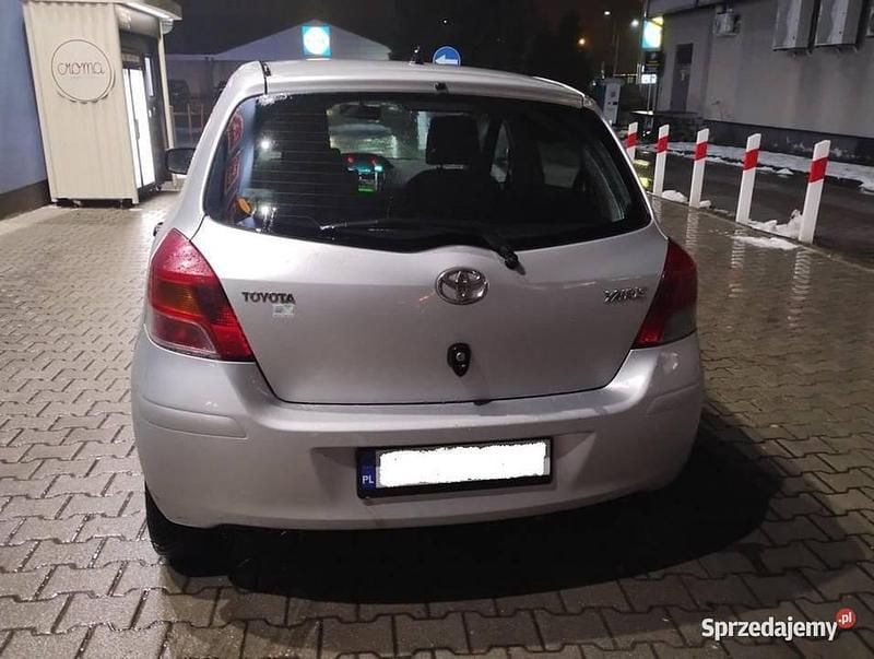 Srebrny Używany 2009 Toyota Yaris Hatchback | 10 500 zł (Super Cena) - Obraz 1/2