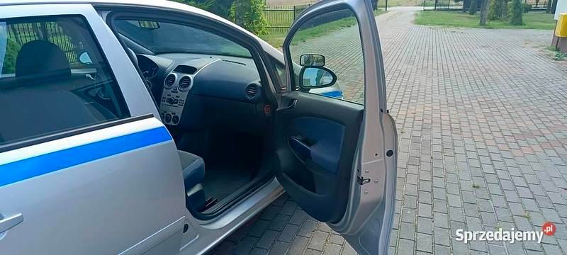 Używany Opel Corsa Enjoy 2007 Srebrny Hatchback
