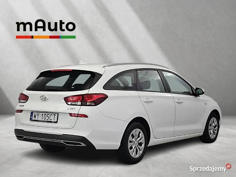 Używany Hyundai i30 120 KM (88 kW) 2022 Biały Kombi