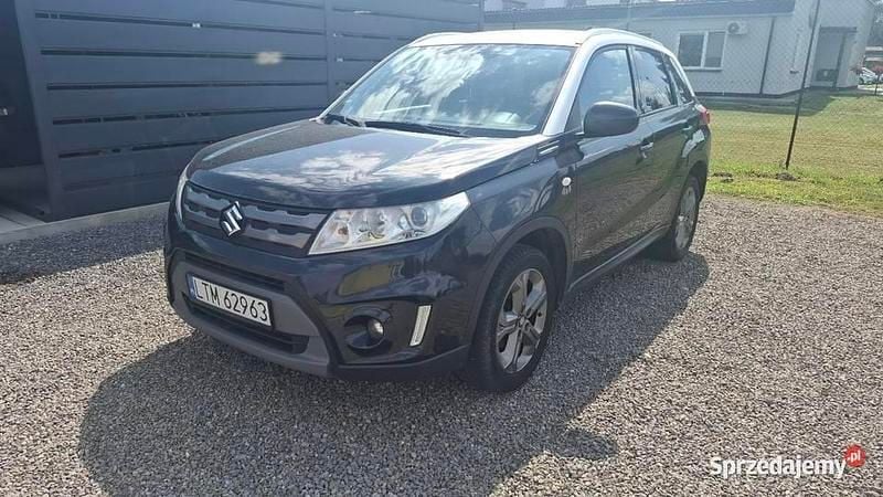 Czarny Używany 2015 Suzuki Vitara SUV | 40 000 zł (Uczciwa cena) - Obraz 1/4