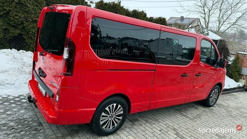 Używany Opel Vivaro 2017 Czerwony Minivan