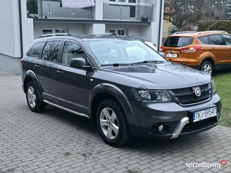 Szary Używany 2015 Fiat Freemont SUV | 48 900 zł (Uczciwa cena) - Obraz 1/4
