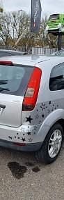 Używany Ford Fiesta 60 KM (44 kW) 2004 Srebrny Hatchback