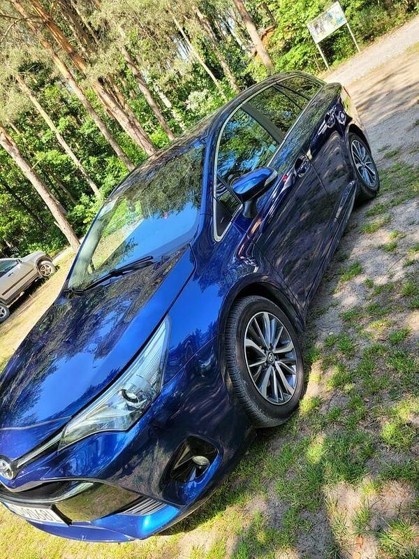 Niebieski Używany 2016 Toyota Avensis Premium Kombi | 52 900 zł (Uczciwa cena) - Obraz 1/4