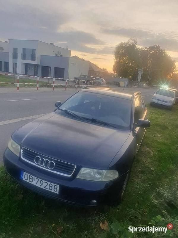 Fioletowy Używany 2000 Audi A4 Kombi | 3000 zł (Dobra cena) - Obraz 1/2