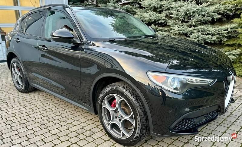 Czarny Używany 2018 Alfa Romeo Stelvio SUV | 79 500 zł (Uczciwa cena) - Obraz 1/4