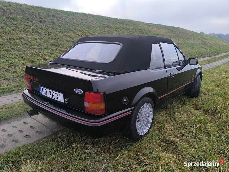 Używany Ford Escort Cabriolet 1989 Czarny Kabriolet