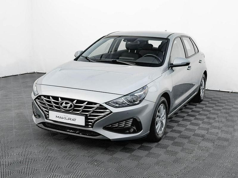 Używany Hyundai i30 120 KM (88 kW) 2022 Srebrny (metalik) Hatchback
