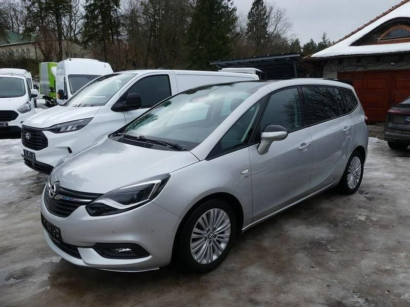 Używany Opel Zafira 130 KM (95 kW) 2017 Srebrny (metalik, perła) Minivan