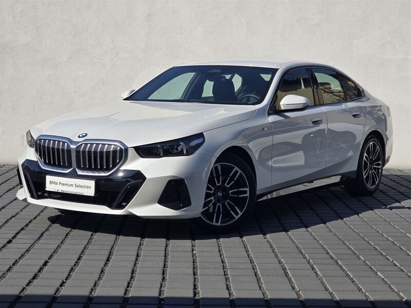 Biel mineralna metalizowany Używany 2024 BMW 520 Shadowline Sedan/Limuzyna | 259 000 zł (Uczciwa cena) - Obraz 1/3