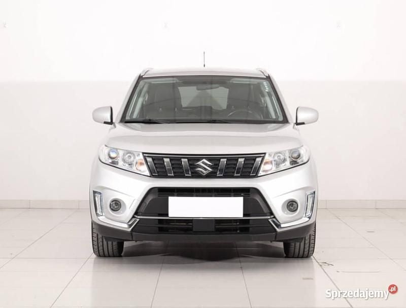 Srebrny Używany 2019 Suzuki Vitara SUV | 48 999 zł (Dobra cena) - Obraz 1/4