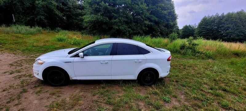 Używany Ford Mondeo Titanium 115 KM (84 kW) 2012 Biały Hatchback