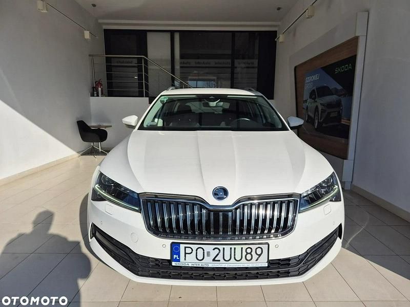 Używany Skoda Superb 150 KM (110 kW) 2021 Biały Kombi