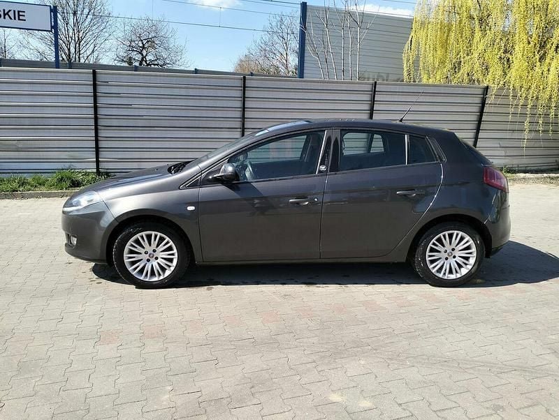 Szary Używany 2011 Fiat Bravo Hatchback | 15 000 zł (Uczciwa cena) - Obraz 1/4